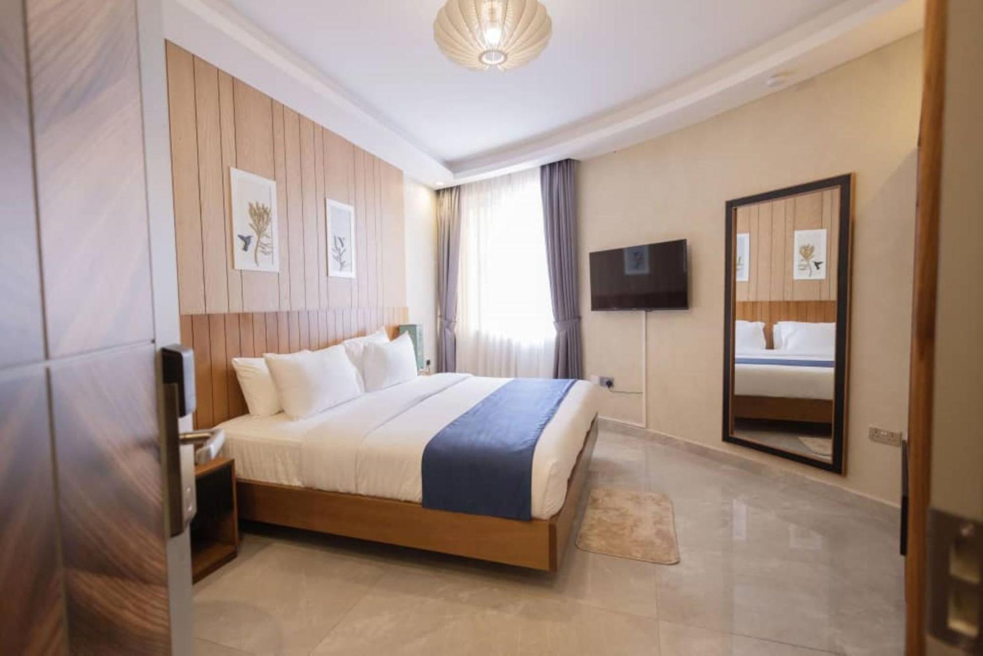 Grik Hotel - Entebbe Extérieur photo
