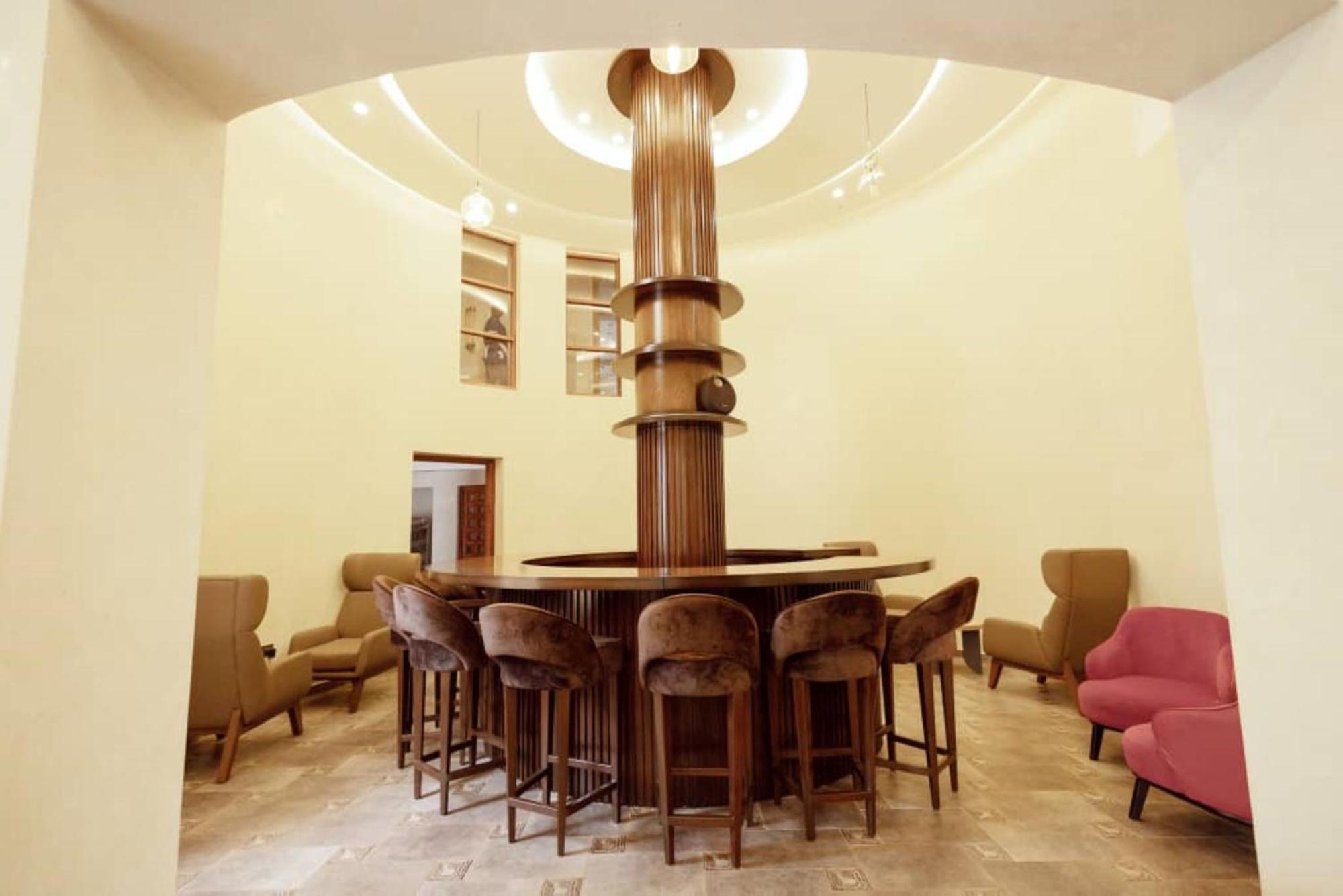 Grik Hotel - Entebbe Extérieur photo
