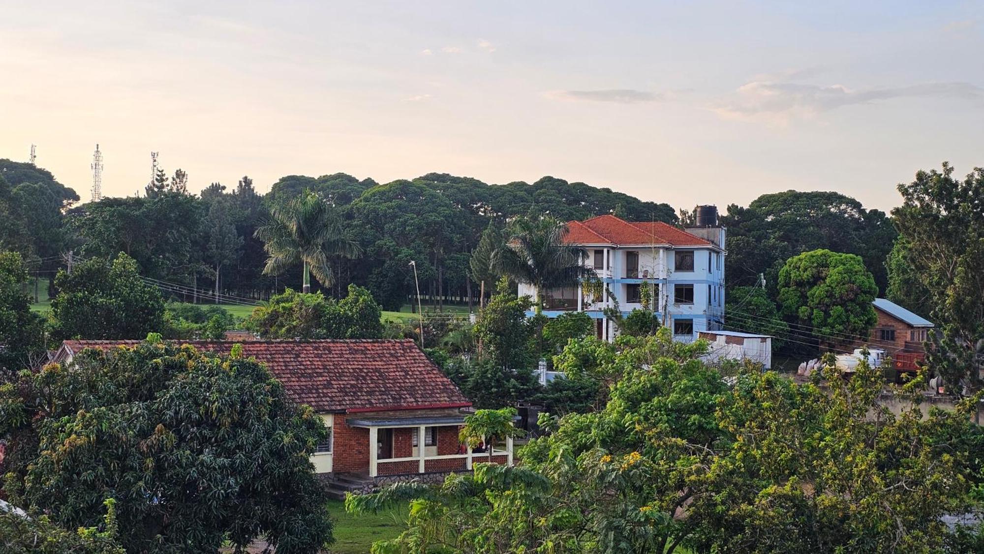 Grik Hotel - Entebbe Extérieur photo